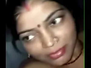 印度女人勾引她的姐夫进行性感的xxx行动。