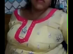 Desi mature lady Shakeela puts on a sensual strip tease and engages in passionate sex.