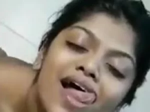 Beleza indiana anseia por tratamento áspero e uma gozada