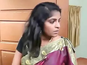 عمة هندية مثيرة تمارس الجنس في الطابق الثاني بجودة رديئة