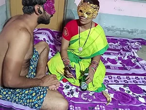 Los primos indios se involucran en actividad sexual para aprobar los exámenes con la ayuda de una seductora enfermera húmeda y una potente píldora de cerveza.